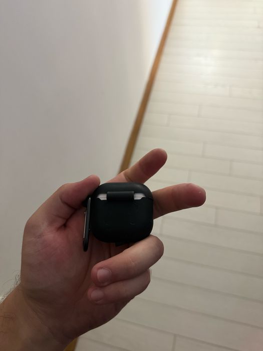 Продам Air pods 4