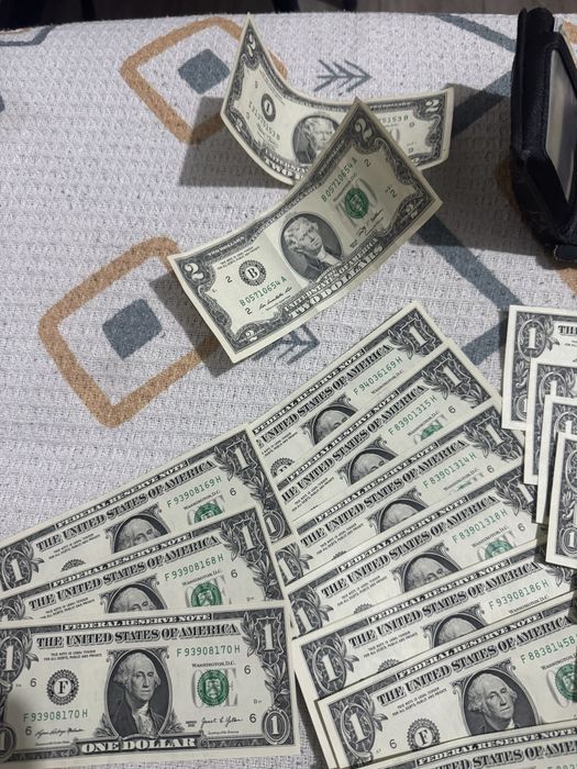 1 Dollar Доллары