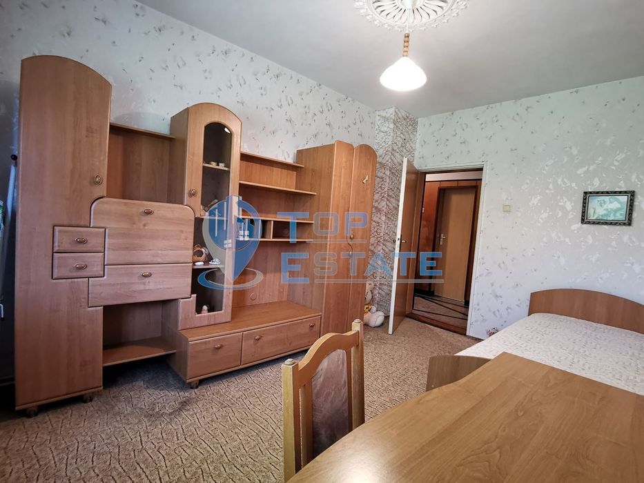 Многостаен тухлен апартамент с локално парно в централната част на гр