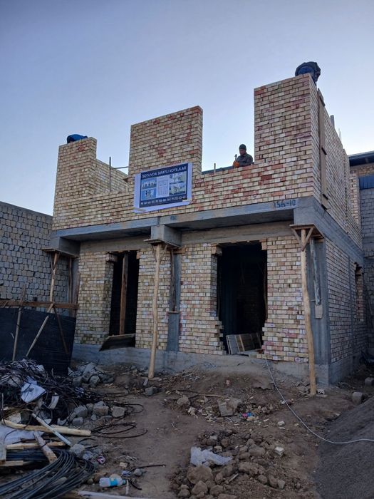 Қизғалдоқ махалла. Мехнат постидан 1км. Котедж 4хона ва тўлиқ падвали.