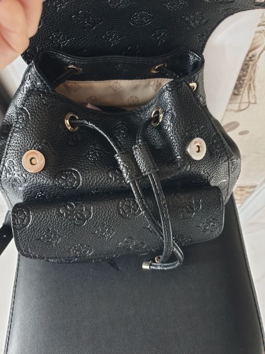 Rucsac Guess     .