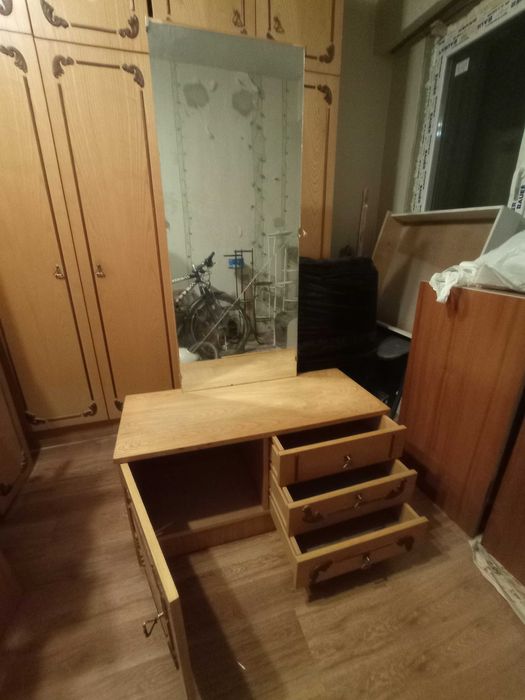 Тоалетка ретро с огледало