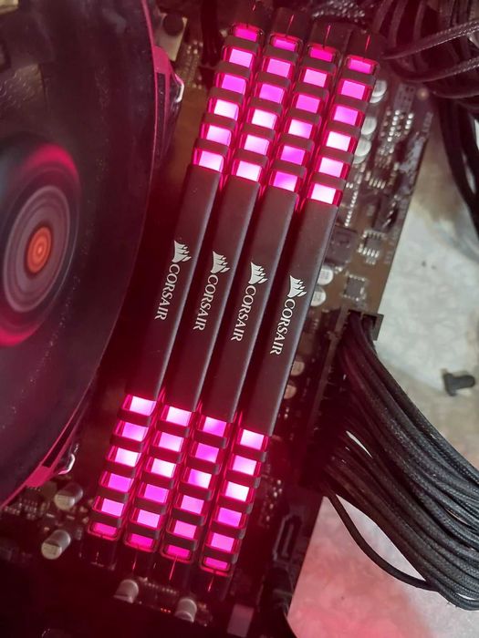 16GB 3400Mhz CL16 - Corsair Vengance LED налични общо (4x8GB) DDR4