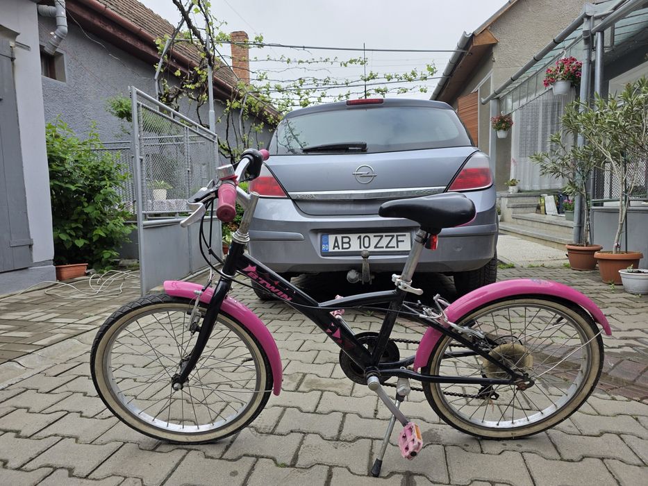 Vând bicicleta in stare bună cu roți de 20