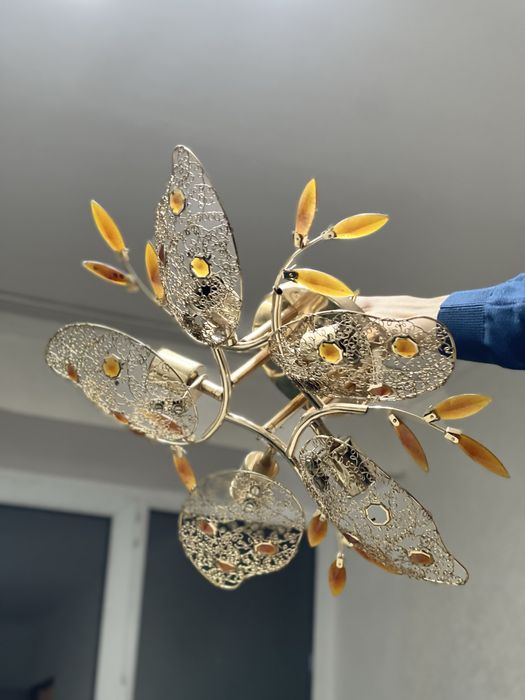 продам три люстры за 5000