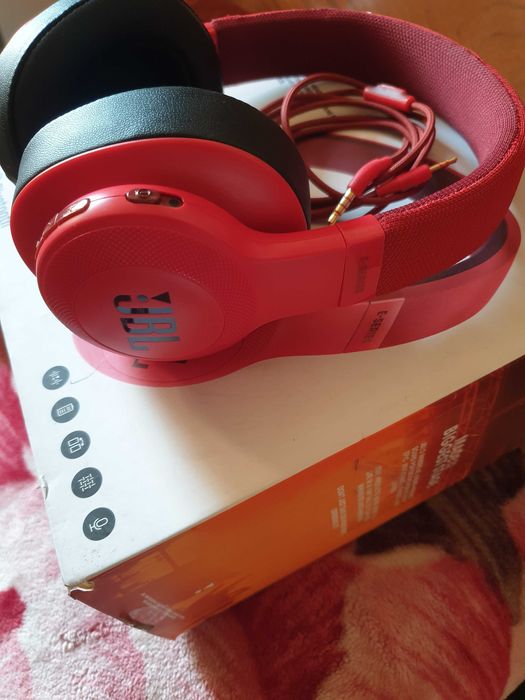 Продам оригинальные наушники JBL E55BT
