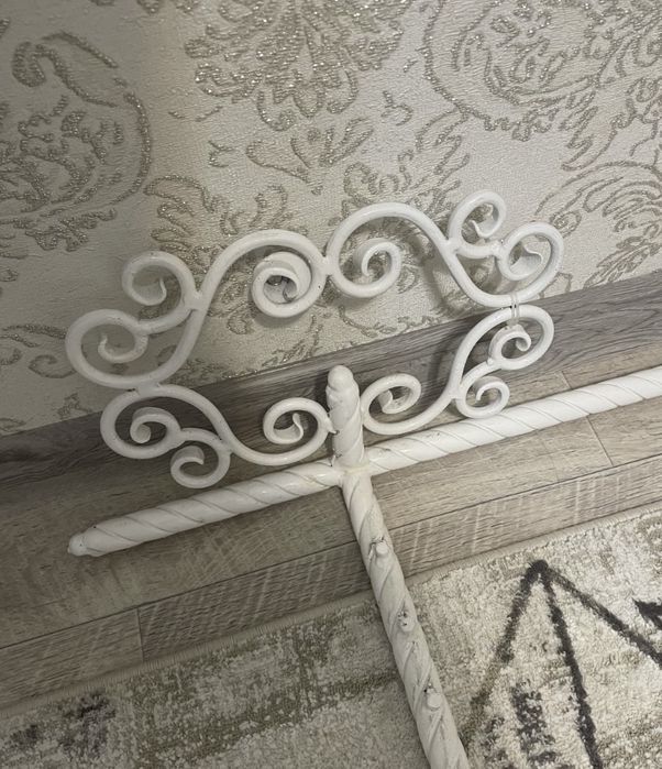 Настенная вешалка