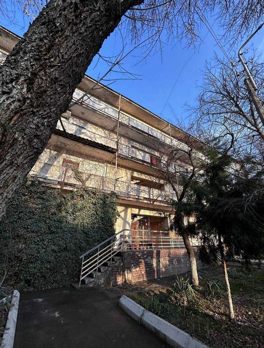 Юнусабад 18 кв  2-хона 2-этаж/4. 55м2. Кирпичный. Не Торец.