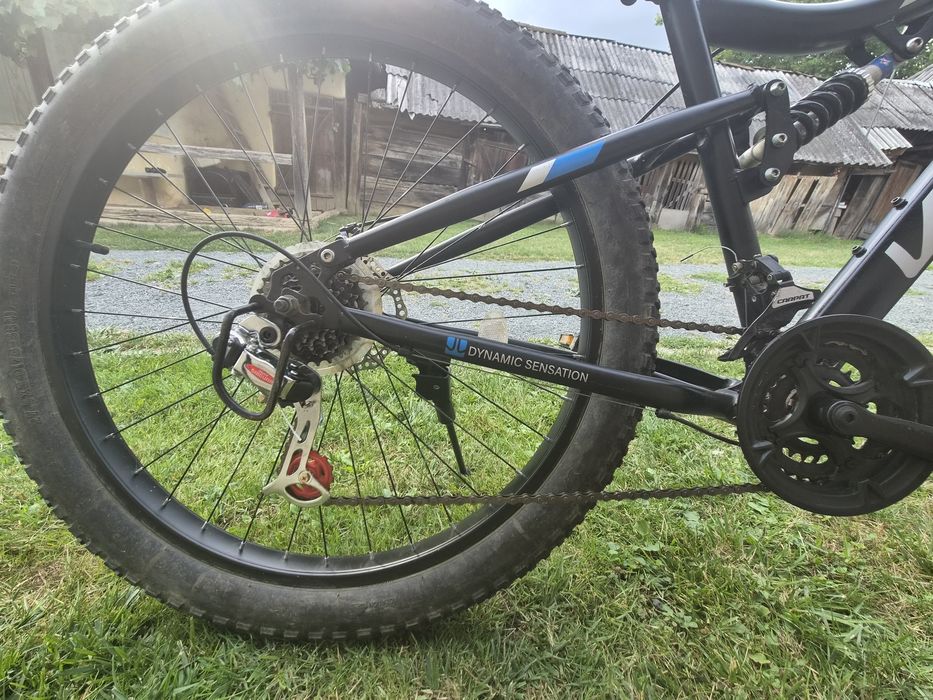 Bicicleta full suspension