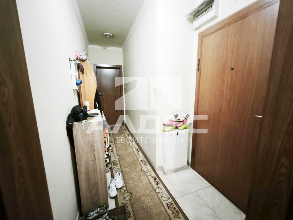 Продава се тухлен 2-стаен ап. в Разсадника до Парк Св. Петър и Павел!