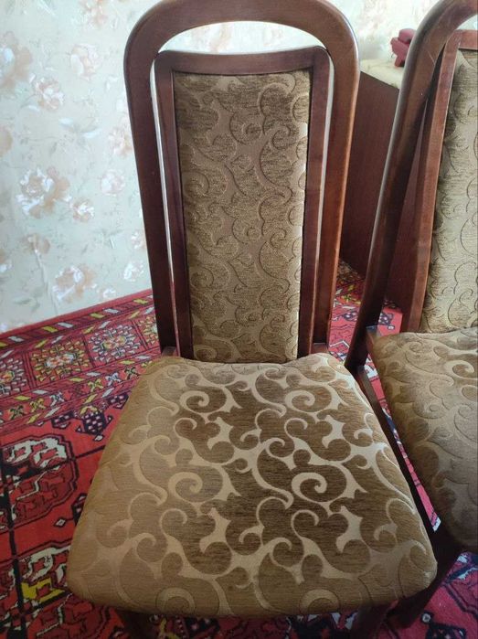 Стол обеденный со стульями