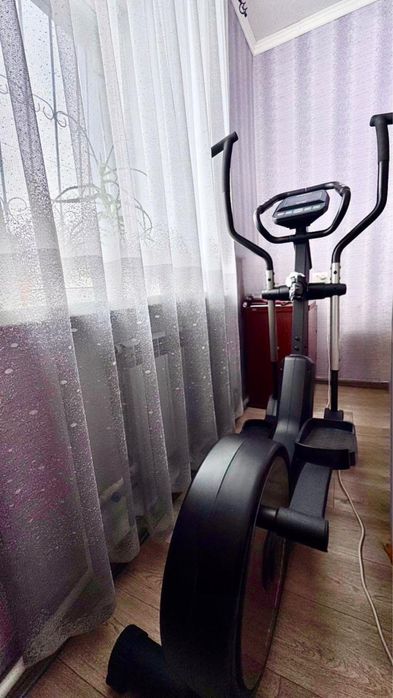 Эллиптический тренажёр Sportop E60