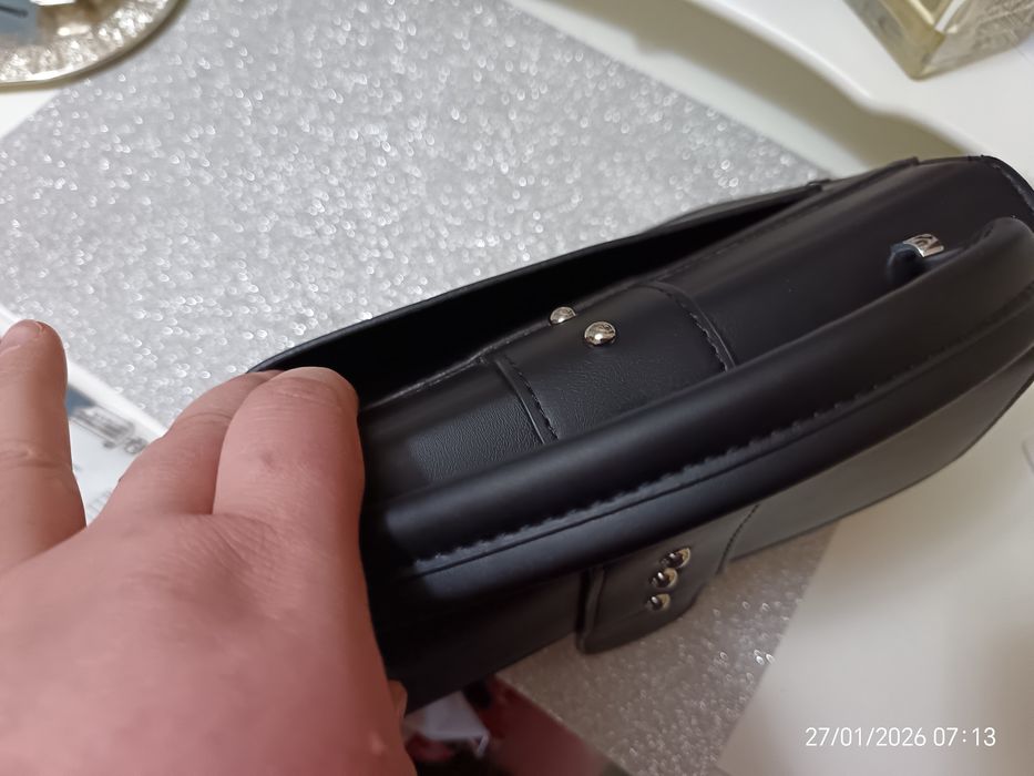 Poșetă neagră medie