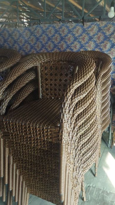 Kletichni stol stullar