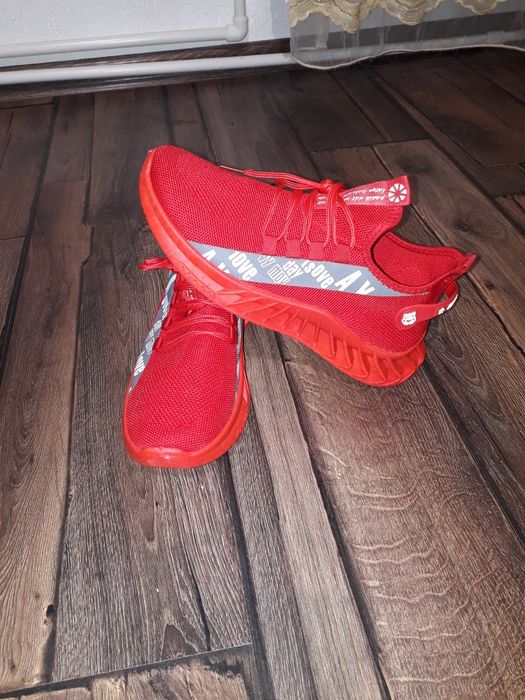 Pantofi sport noi,marimi 40 si 41