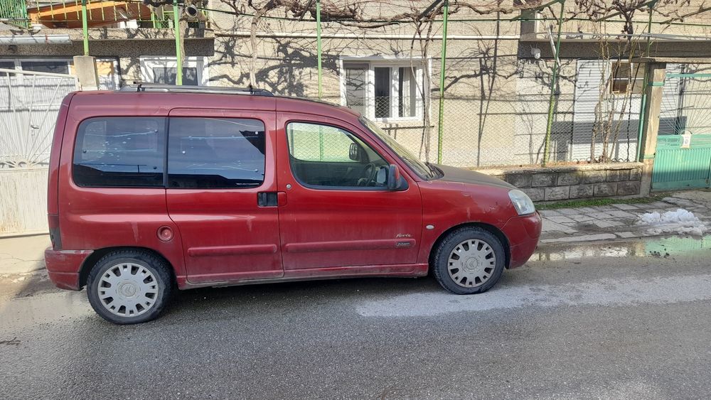 Продавам Ситроен Берлинго 16i