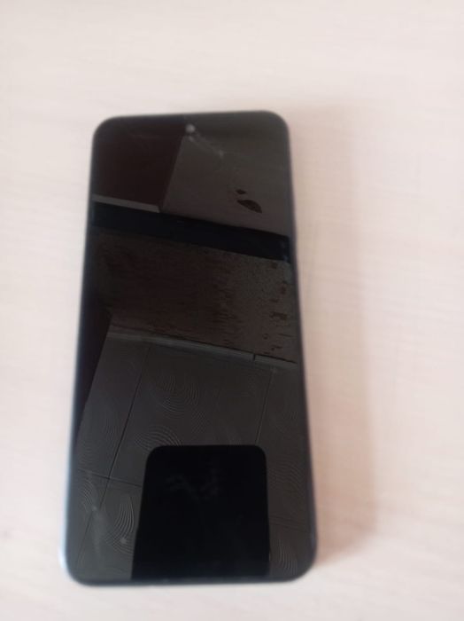 Продам телефон в среднем состояние