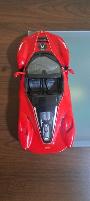 Mașina cu telecomanda ferrari 1/14