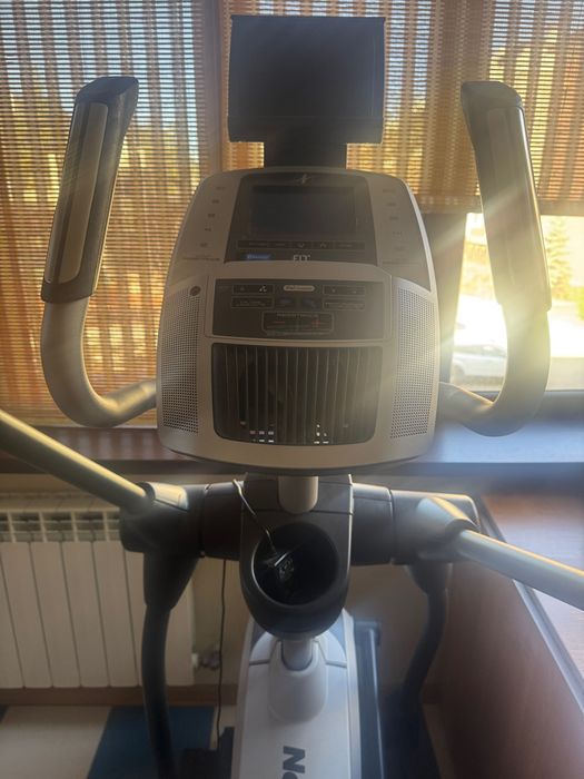 Тренажер Эллипс Nordic с экраном.