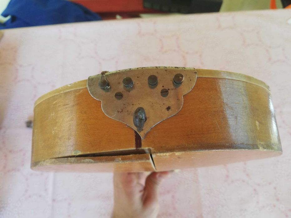 стара мандолина и лък музикален инструмент