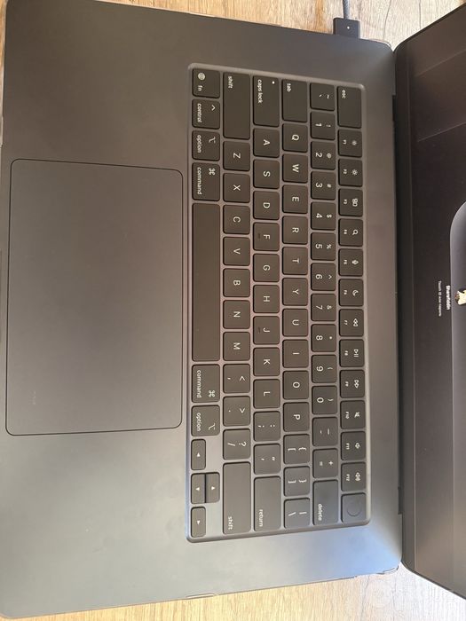 Macbook m4 air 15 inch midnight almos new ideal