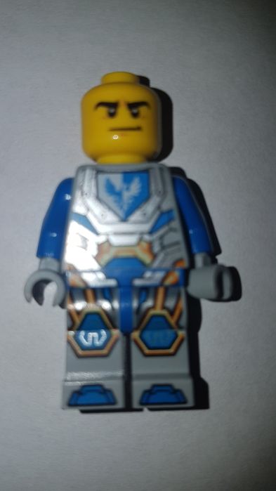 Figurine Lego Nexo Knights si Night Lord Castle