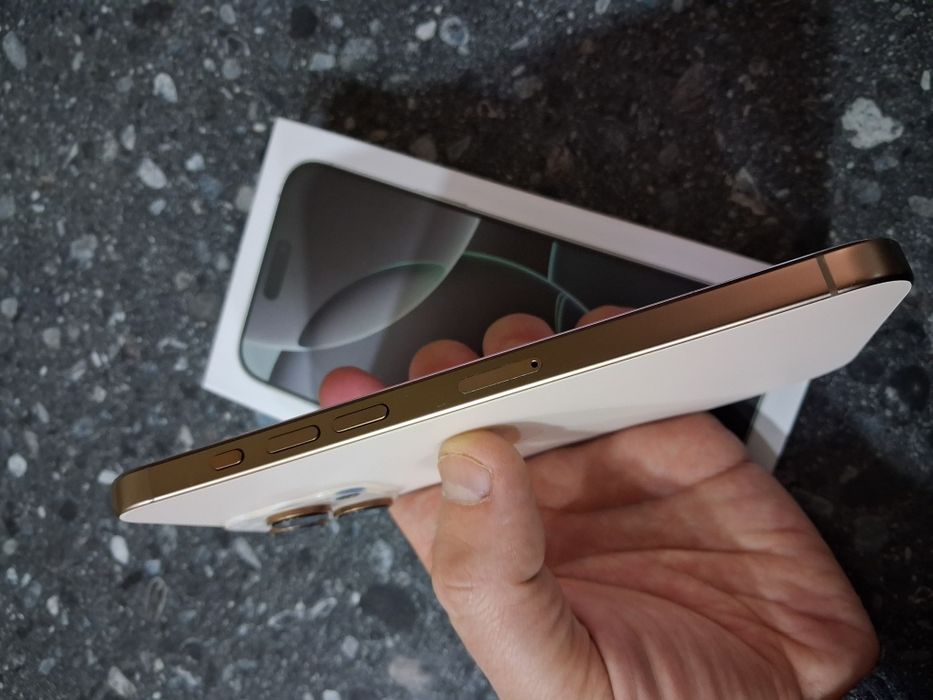 Продам iPhone 16 pro max 1 tb gold коробка док. Имеется.