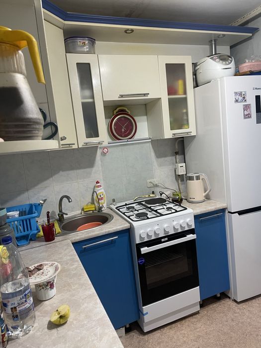 Продам угловую кухню