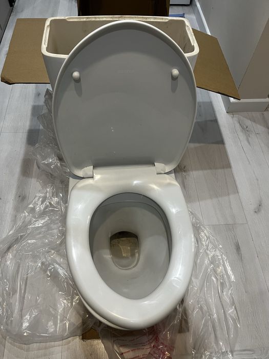 Продается унитаз с бочком Б/У.