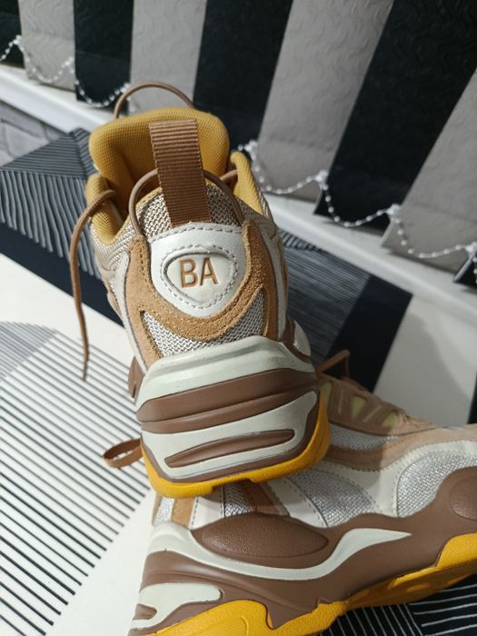 Кроссовки женские 37-38