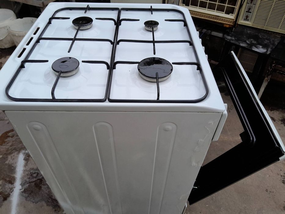 Срочно продаётся газ плита indesit