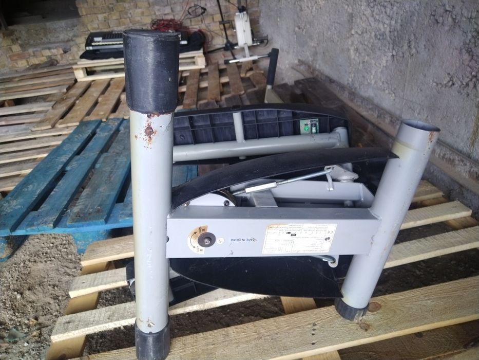 Степер предназначен за комплексна мускулна и кардио тренировка.Отличен