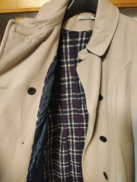 Palton crem Stradivarius
