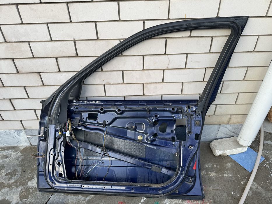 Передняя правая дверь BMW E39