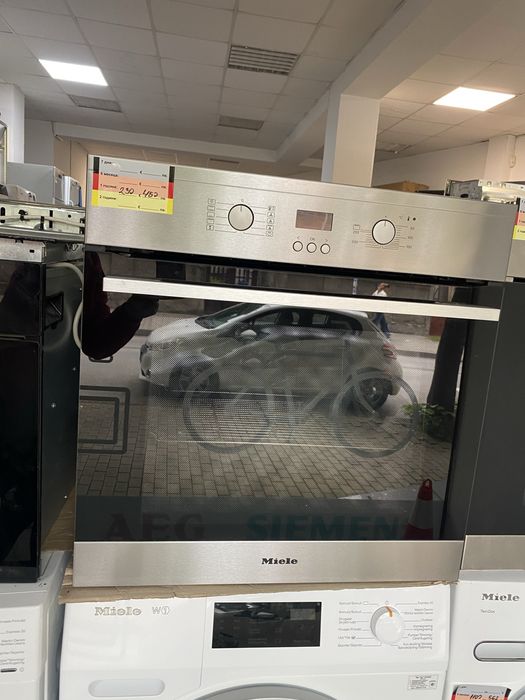 Фурна за вграждане Miele H2361B 76 литра