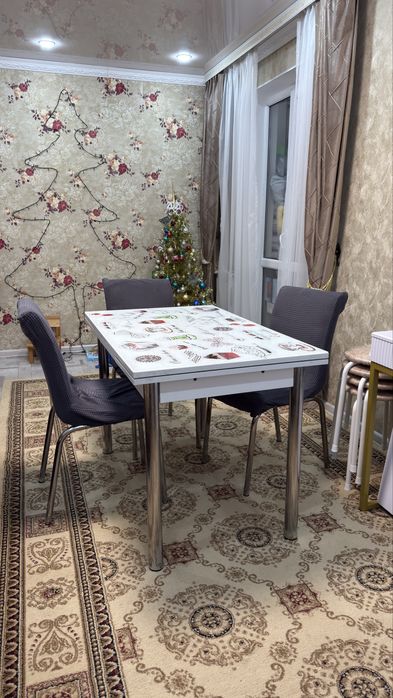 Продается стол со стульями