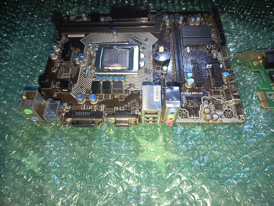 Kit gen 6, light gaming, Core i3 6100 + placa baza H110m + placa video Radeon M435 de 2gb ddr5