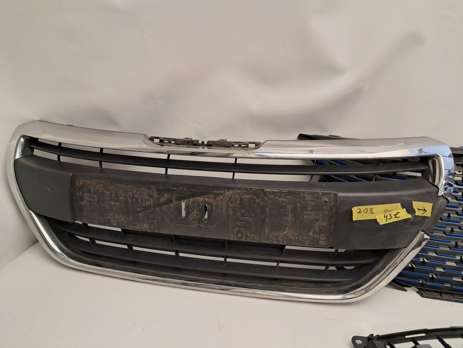 Грил решетка Peugeot 208 Peugeot 2008 2016/24 г