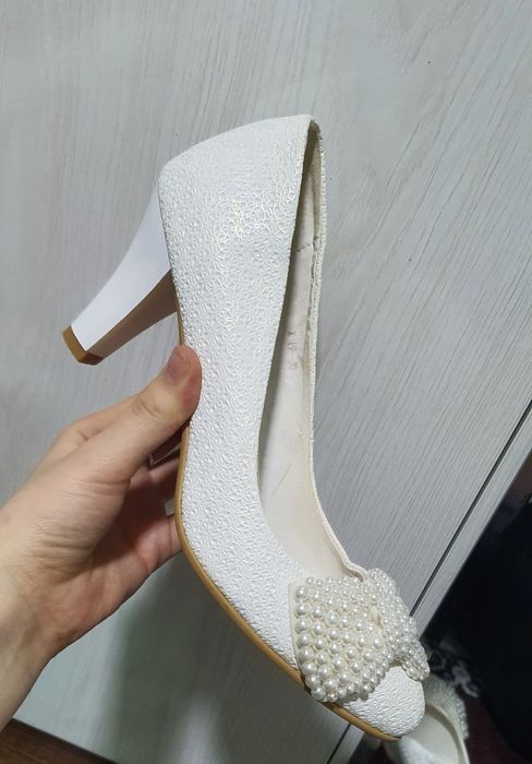 Туфли красивые с жемчугами и бантиками