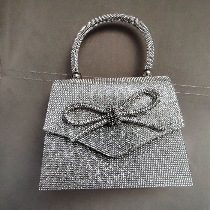 Дамска чанта, Чисто нова много красива