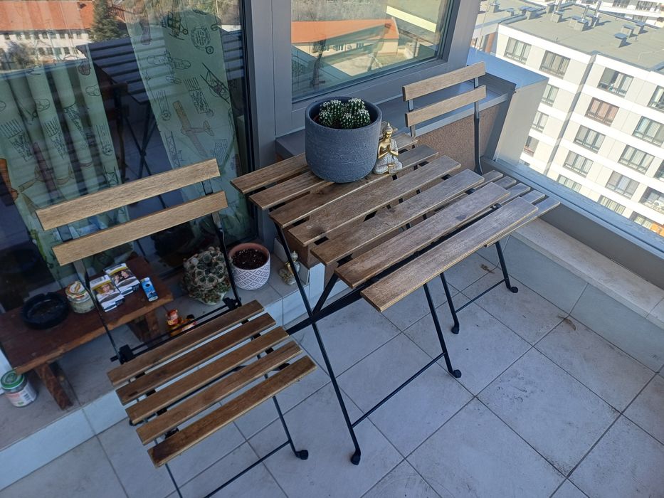 Комплект 2 стола и маса  за градина заведение