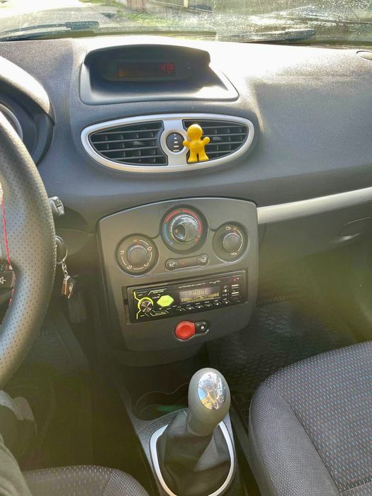 Renault Clio 1.5 DCI cu 2 seturi de genți și cauciucuri, iarnă și vara