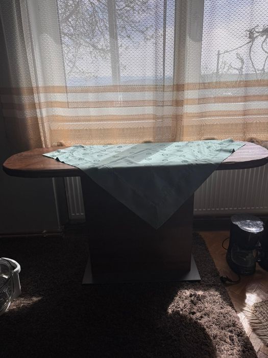 Masa lemn masiv sufragerie ovala