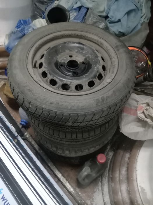 Продам диски с шинами 15 от ауди