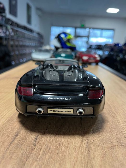 BBUARGO колекционерски модел PORSCHE CARRERA GT 2002 г. 1:18 мащаб