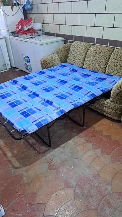 Срочно продам диван раскладной.