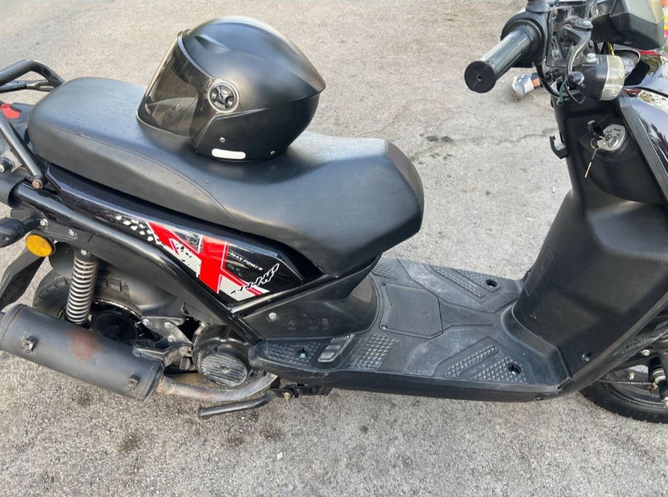 Skuter sotiladi matorida ishi bor