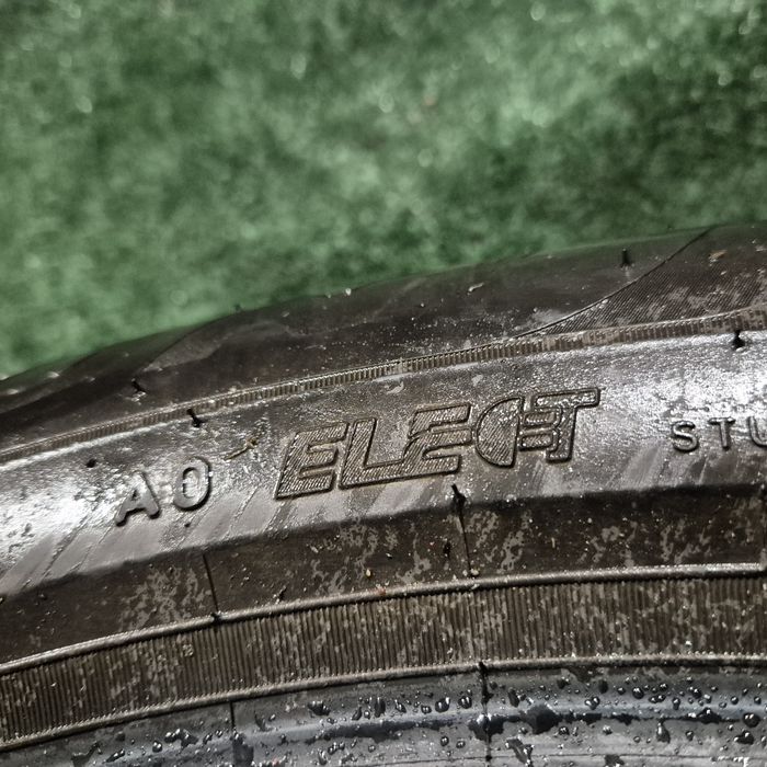 255 50 19 O bucata Pirelli Elct iarnă