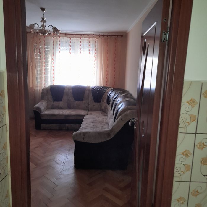 Inchiriez apartament
