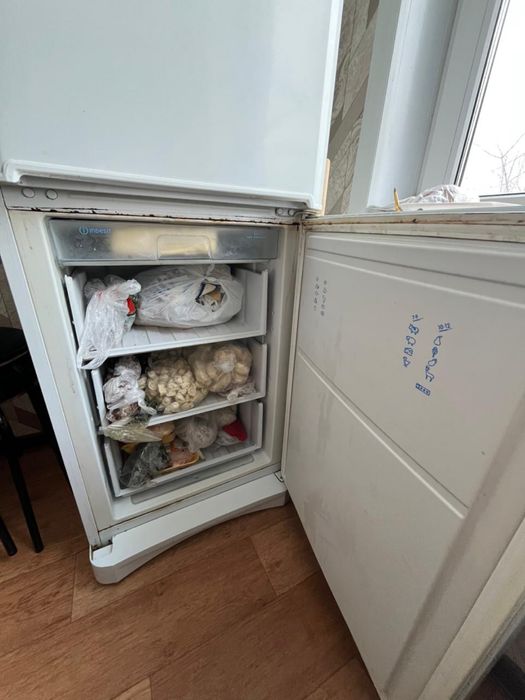 Продается холодильник Индесит